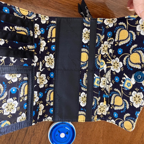 VERA BRADLEY ELLIE BLUE WALLET RARE RETIRED ELEPHANT - Picture 3 of 6